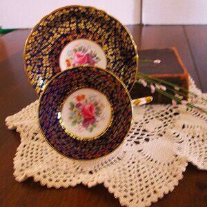 Paragon By Appointment to her Majesty the Queen China Potters England Regd